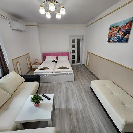 Luxury Two Bedroom Crown Appartamento
