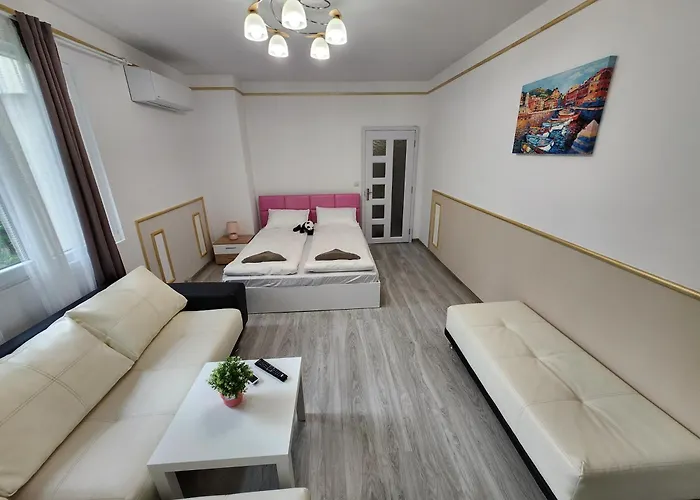 Luxury Two Bedroom Crown Apartmán