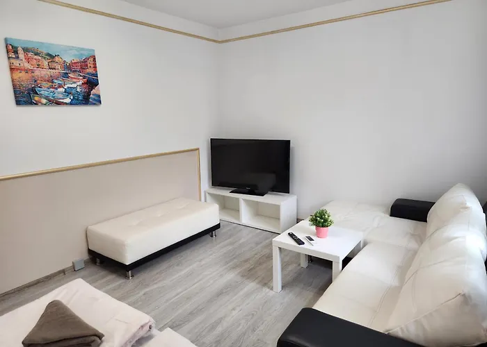 Luxury Two Bedroom Crown Apartmán